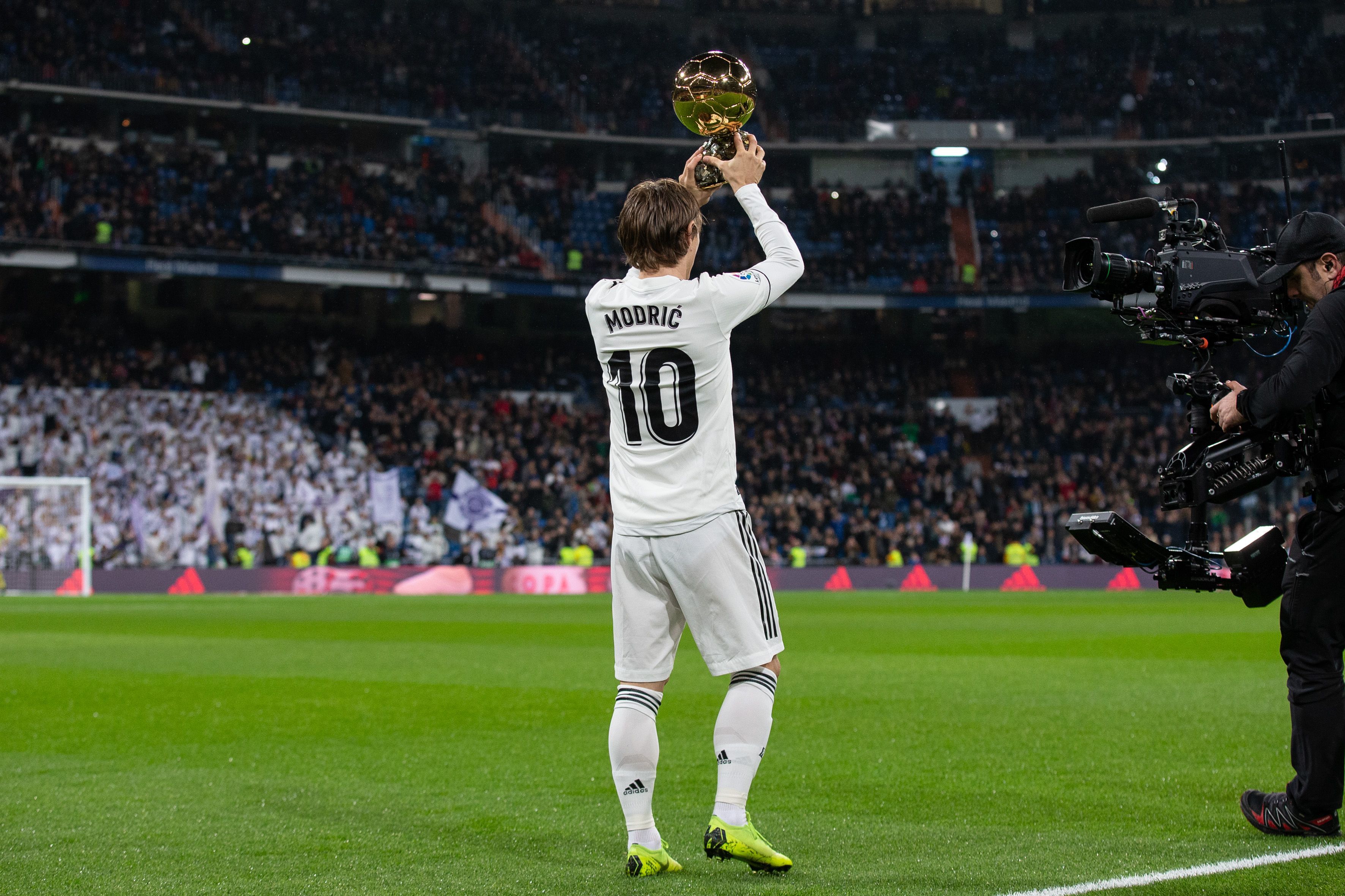 尤文跟队：加蒂扭伤膝盖，今天将接受检查