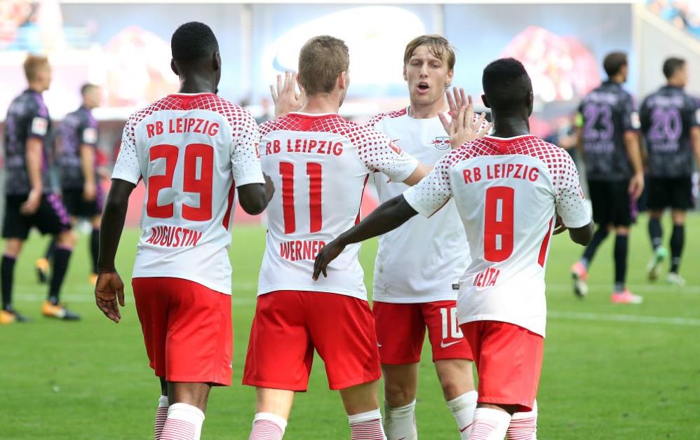 重返福地，赫拉芬贝赫在圣西罗球场两次获欧冠全场最佳球员