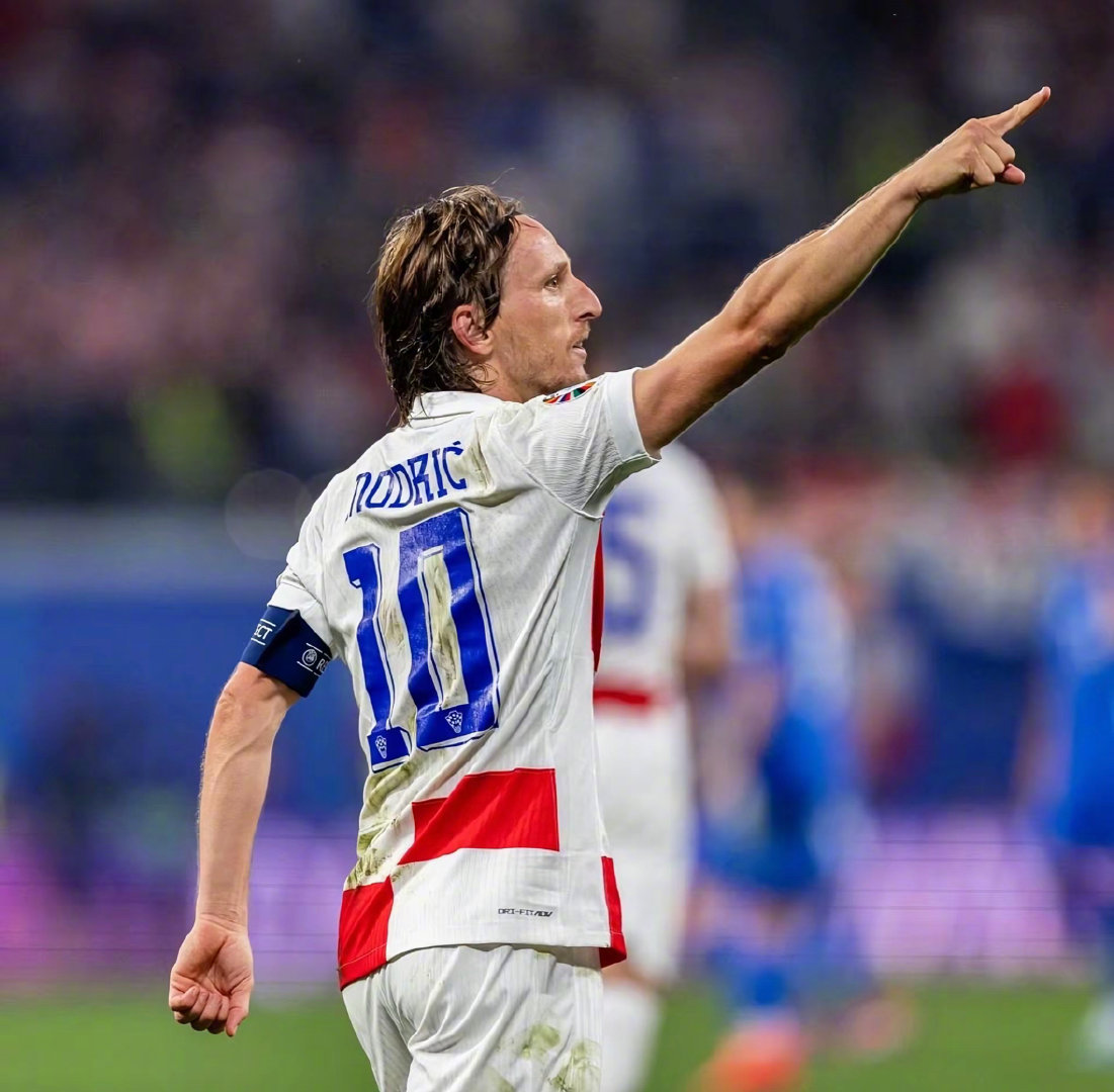 足球报：国安亚冠出局后，有球迷退了足协杯决赛的门票与酒店