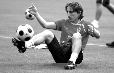 普约尔：我在家里很少谈足球，两个女儿最近才知道我曾效力巴萨